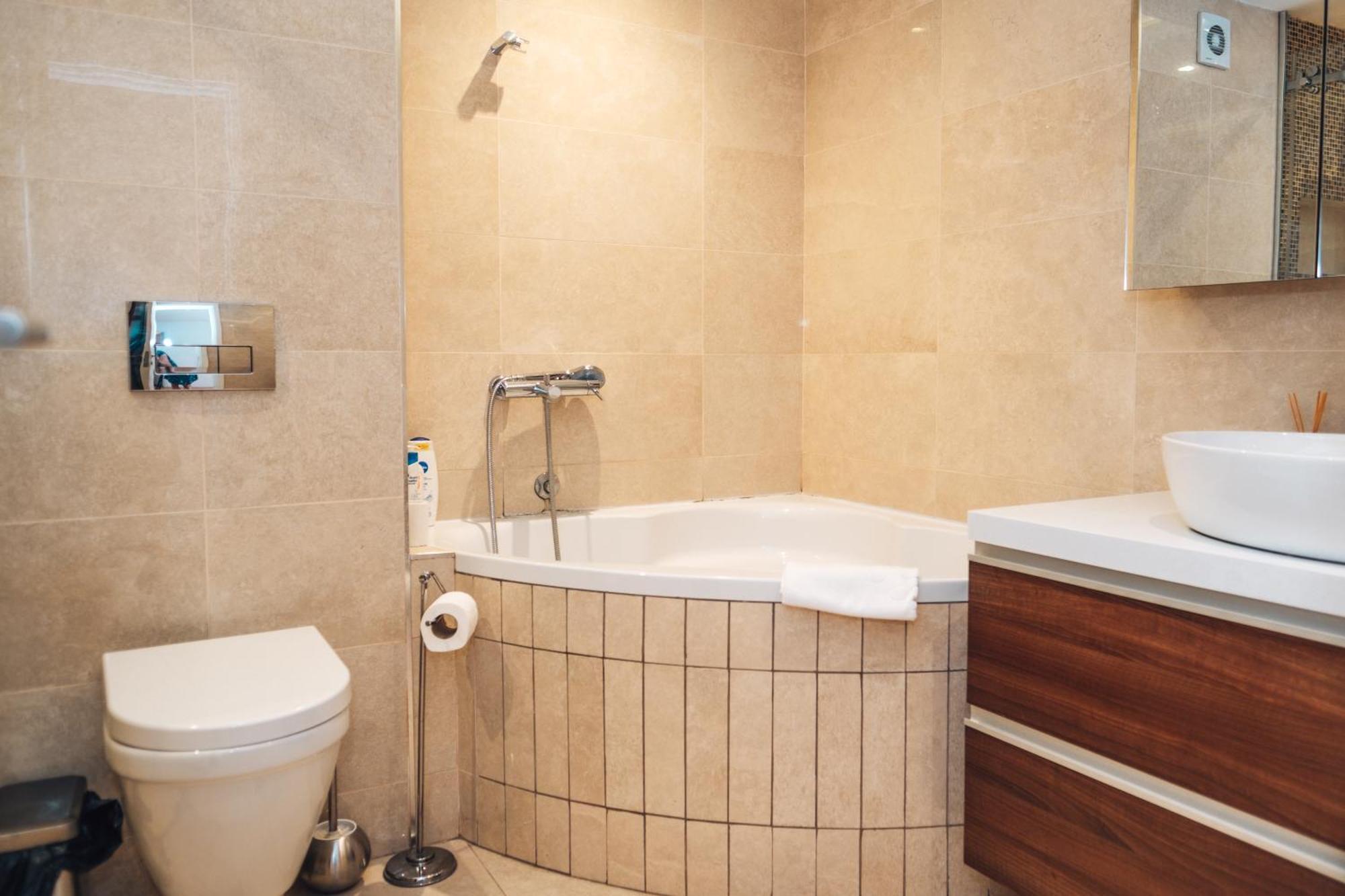 Crown Central Three Bedroom Apartment Beograd Eksteriør bilde