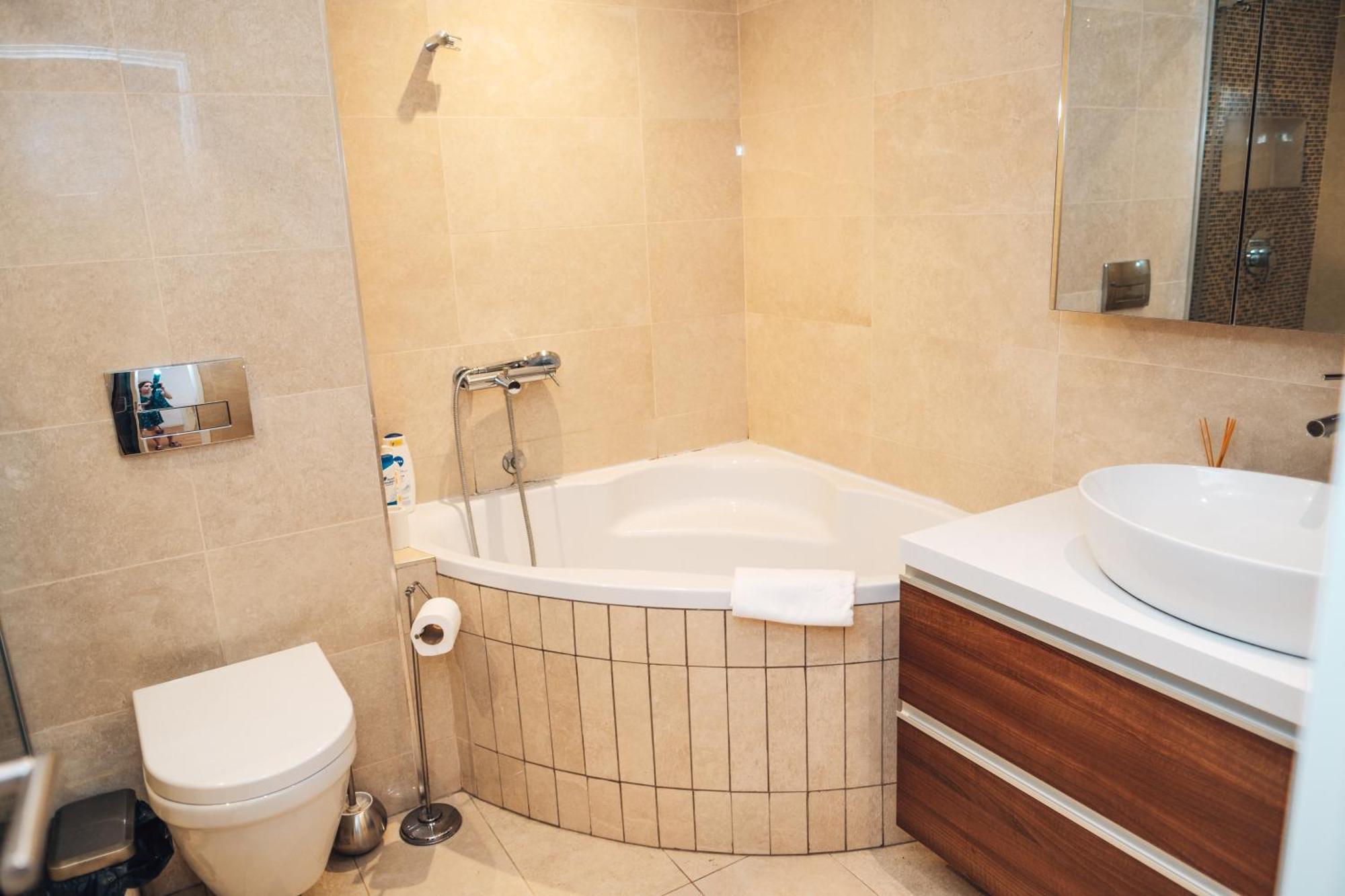 Crown Central Three Bedroom Apartment Beograd Eksteriør bilde